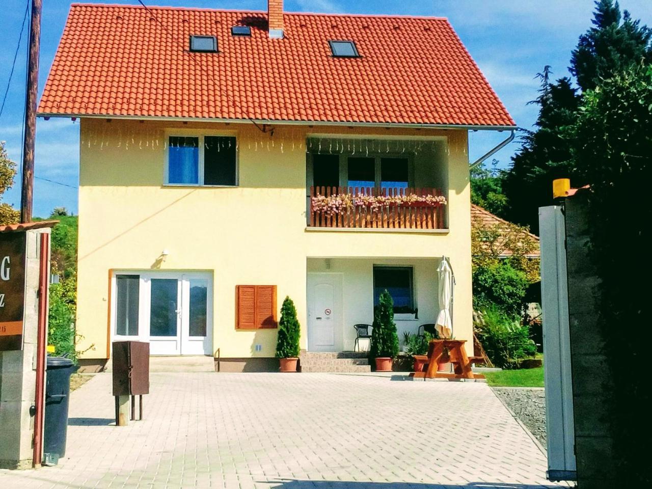 Lotuszvirag Vendeghaz Hotel Szekszard Exterior photo
