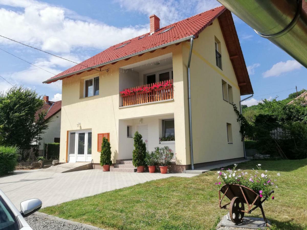 Lotuszvirag Vendeghaz Hotel Szekszard Exterior photo