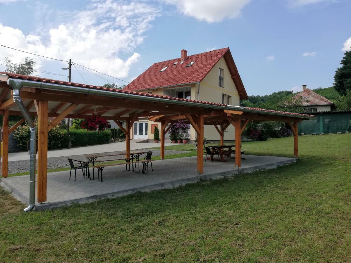 Lotuszvirag Vendeghaz Hotel Szekszard Exterior photo